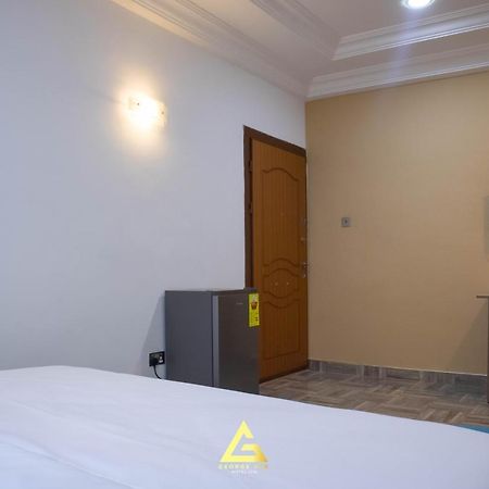 George Vee Hotel Ltd Кумасі Екстер'єр фото
