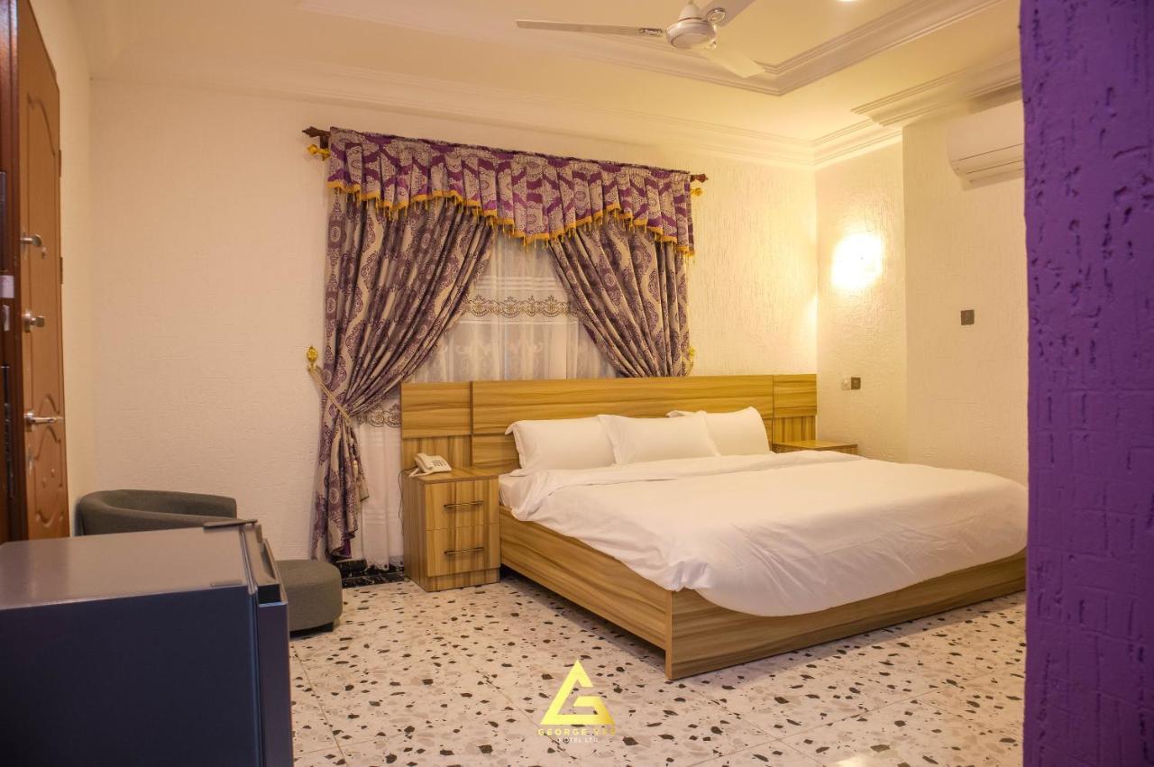 George Vee Hotel Ltd Кумасі Екстер'єр фото
