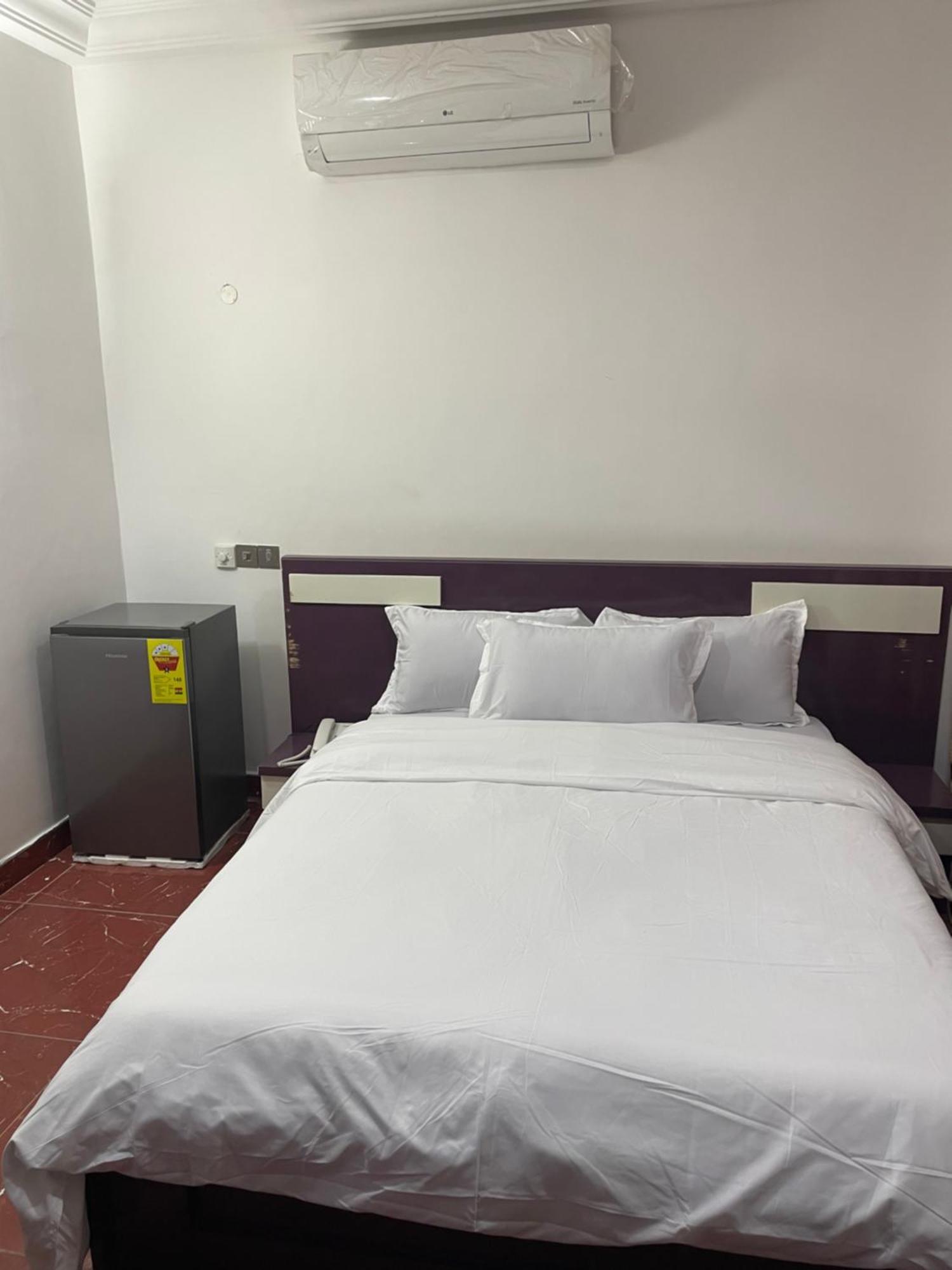 George Vee Hotel Ltd Кумасі Екстер'єр фото