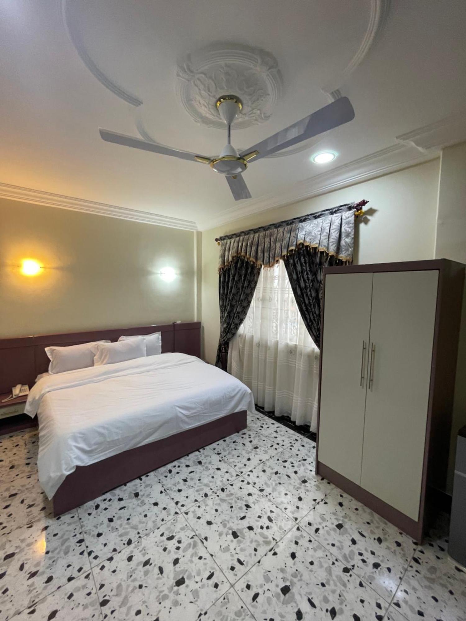 George Vee Hotel Ltd Кумасі Екстер'єр фото